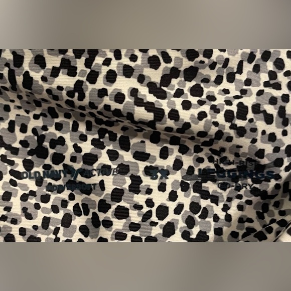 Old Navy Black and White Patterned Joggers NWOT - Picture 3 of 6